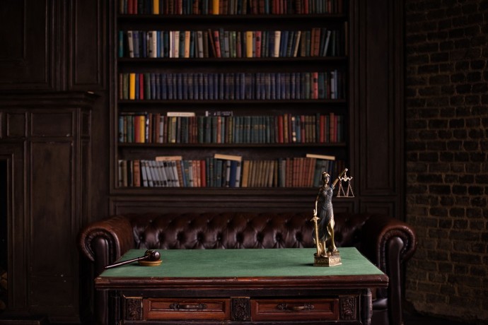 Shadow-AI in Law Firms: Which Tools Survive Ethics Review (and Which Get Banned)